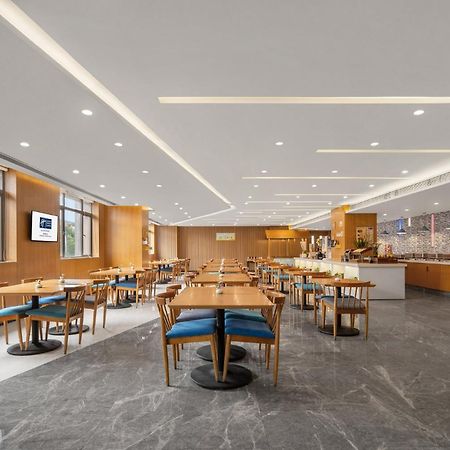 Holiday Inn Express Chengdu Airport Zone Free Shuttle From Shuangliu International Airport To Hotel ,Welcome Drink Екстериор снимка