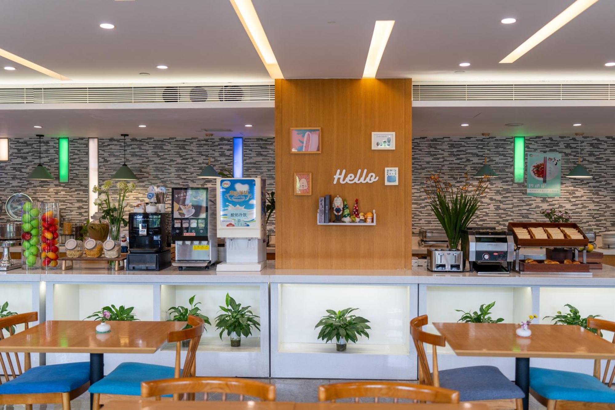 Holiday Inn Express Chengdu Airport Zone Free Shuttle From Shuangliu International Airport To Hotel ,Welcome Drink Екстериор снимка