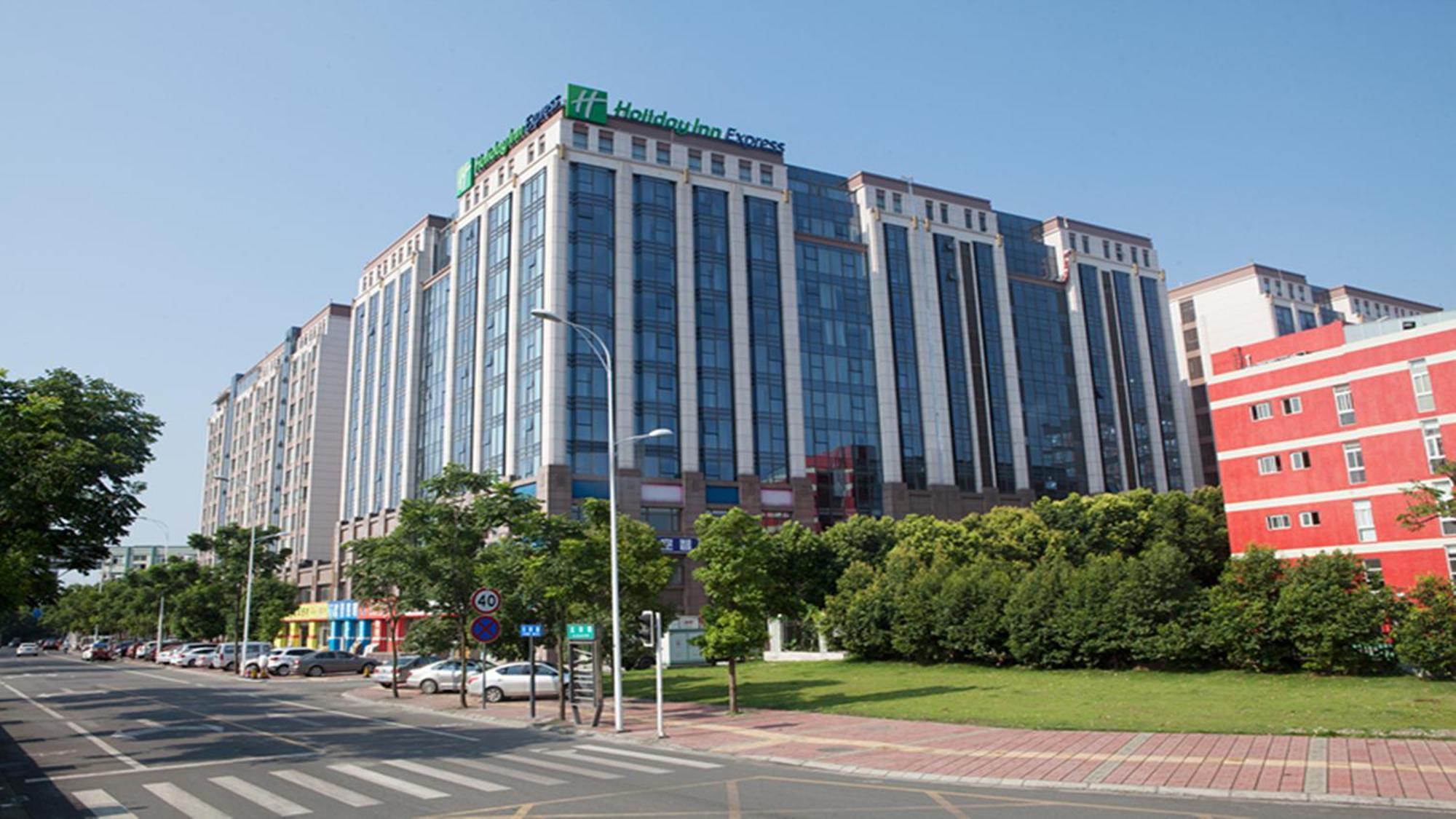 Holiday Inn Express Chengdu Airport Zone Free Shuttle From Shuangliu International Airport To Hotel ,Welcome Drink Екстериор снимка