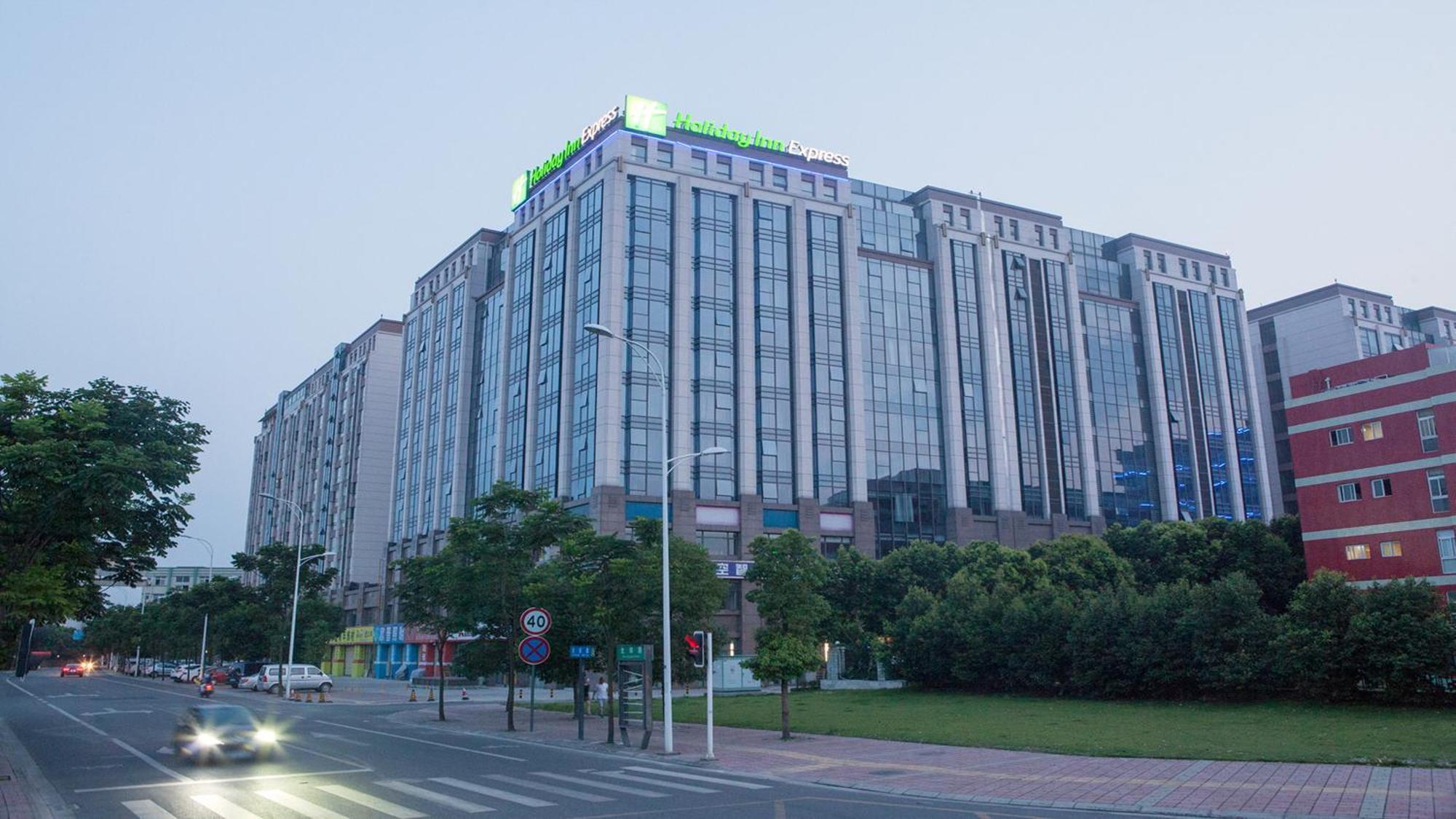 Holiday Inn Express Chengdu Airport Zone Free Shuttle From Shuangliu International Airport To Hotel ,Welcome Drink Екстериор снимка