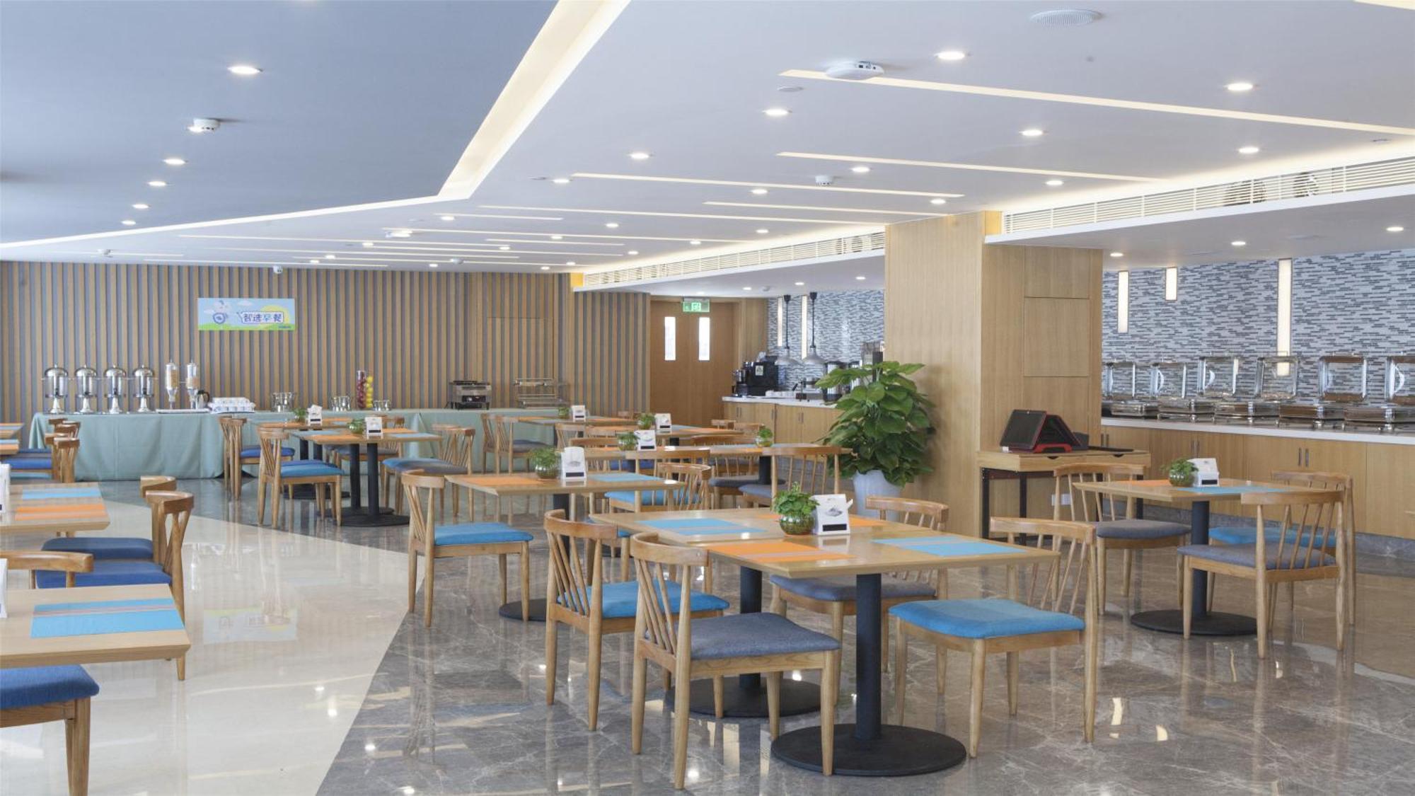 Holiday Inn Express Chengdu Airport Zone Free Shuttle From Shuangliu International Airport To Hotel ,Welcome Drink Екстериор снимка